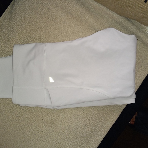 Fabletics cross waist white leggings 7/8 length - Picture 4 of 4